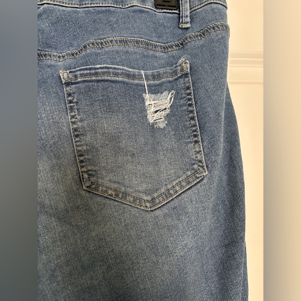 d. jeans Women's Cropped Distressed Blue Jeans - Picture 6 of 8